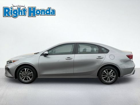 Used 2024 Kia Forte LXS FWD image 3
