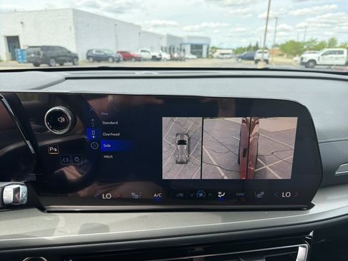 New 2026 Chevrolet Traverse LT w/ Driver Confidence Package AWD/4WD image 16