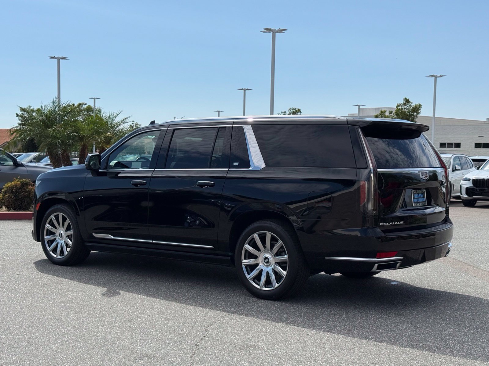 Used 2024 Cadillac Escalade ESV Premium Luxury Platinum AWD/4WD image 8