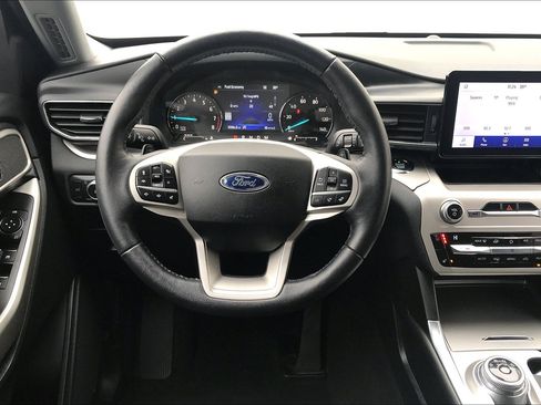 Used 2021 Ford Explorer XLT AWD/4WD image 5