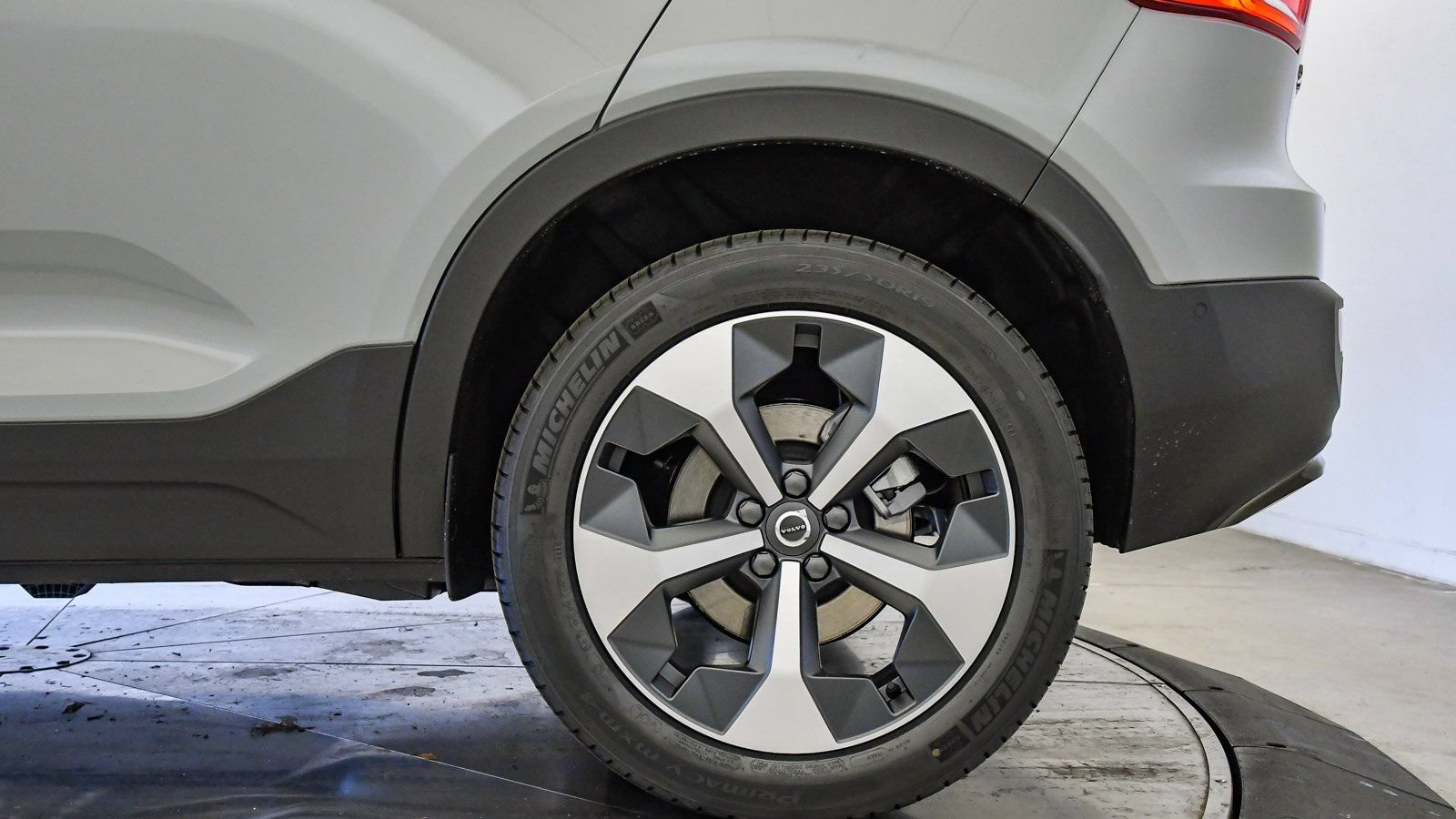 Certified 2026 Volvo XC40 B4 Plus w/ Climate Package FWD image 11