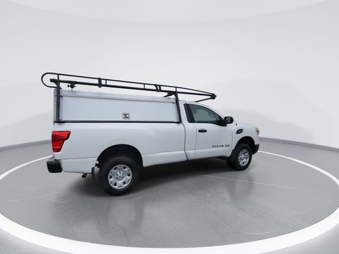 Used 2017 Nissan Titan S image 9
