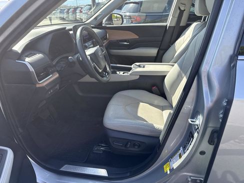 Used 2024 Toyota Grand Highlander AWD image 14