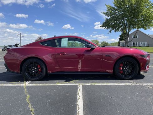 Used 2025 Ford Mustang GT Premium RWD image 4