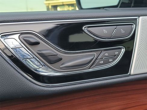 Used 2022 Lincoln Navigator L Reserve image 17