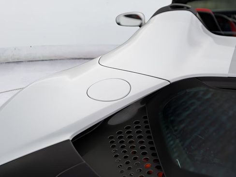 Used 2022 Ferrari SF90 Spider image 33