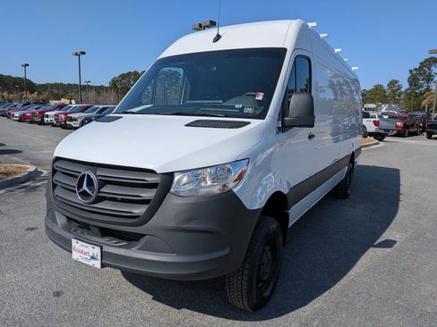 Used 2024 Mercedes-Benz Sprinter 2500 image 8
