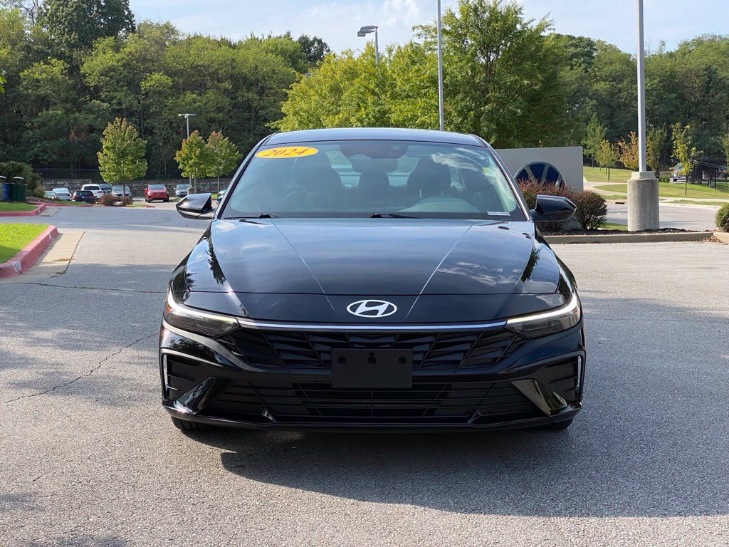 Used 2024 Hyundai Elantra SEL FWD image 2