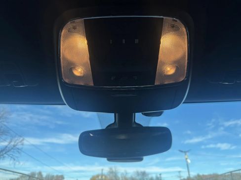 Used 2018 Jeep Grand Cherokee Altitude image 21