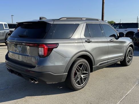 Used 2025 Ford Explorer ST AWD/4WD image 3