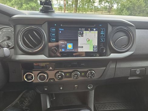 Used 2017 Toyota Tacoma TRD Off-Road w/ Tow Package (A/T) AWD/4WD image 16