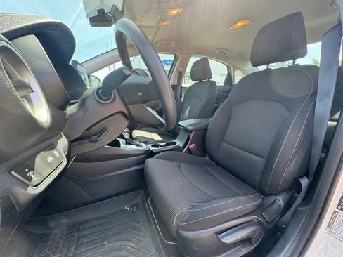 Used 2020 Kia Forte LXS FWD image 13
