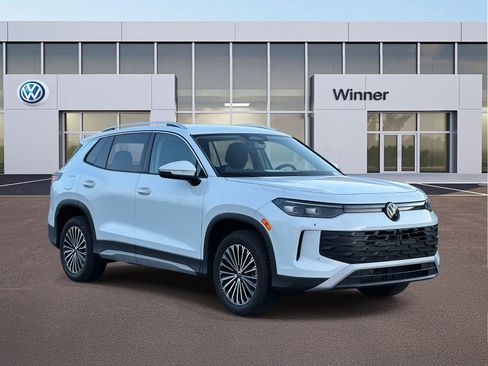 Used 2025 Volkswagen Tiguan S image 6