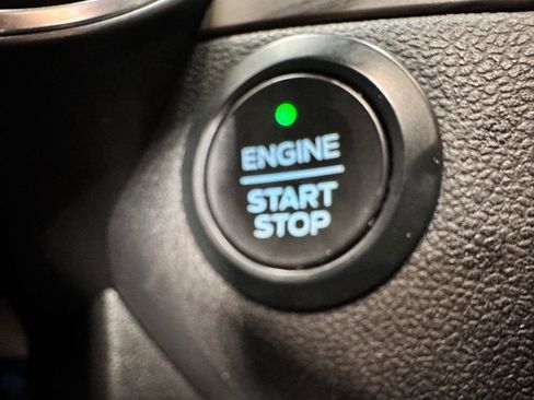 Used 2020 Ford Escape Titanium image 23