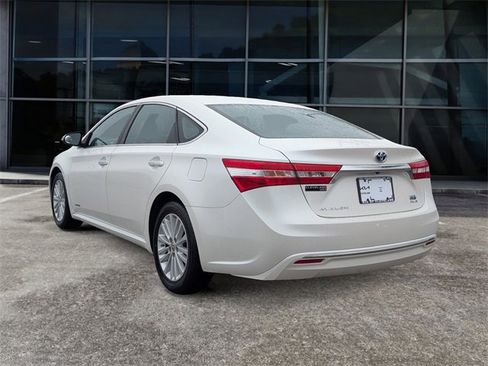 Used 2014 Toyota Avalon XLE Premium image 4