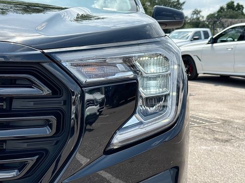 Used 2022 GMC Terrain SLE w/ Driver Convenience Package FWD image 9