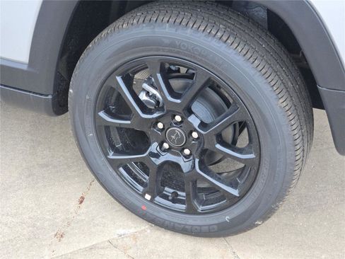 New 2026 Jeep Compass Latitude image 18