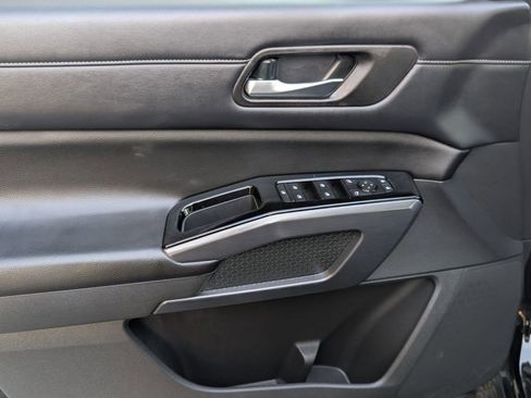 Used 2023 Nissan Pathfinder SL image 14