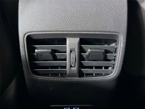 Used 2025 Toyota Corolla Cross LE image 22