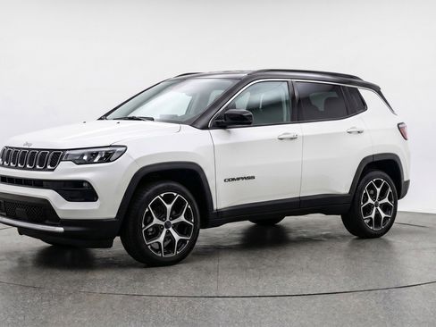 Used 2025 Jeep Compass Limited AWD/4WD image 3