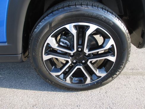 Used 2024 Jeep Compass Limited image 9