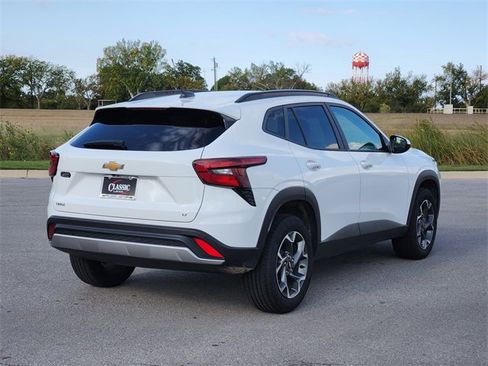 Used 2024 Chevrolet Trax LT image 7