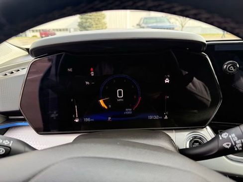 Used 2025 Chevrolet Trax LT w/ LT Convenience Package image 20