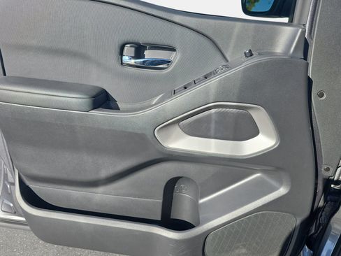 Used 2022 Nissan Frontier SV image 25