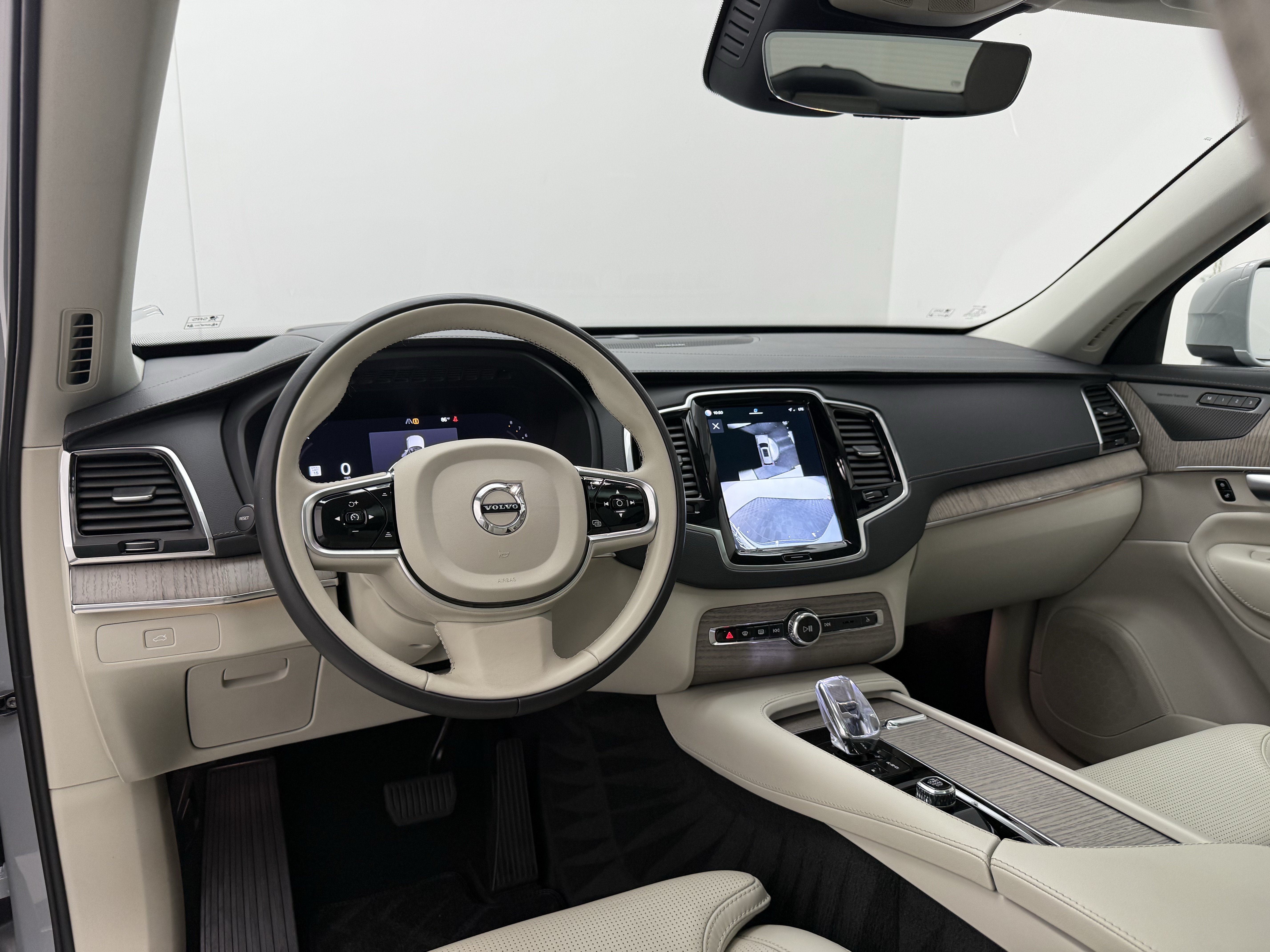 Certified 2024 Volvo XC90 B6 Ultimate w/ Protection Package Premier AWD/4WD image 24