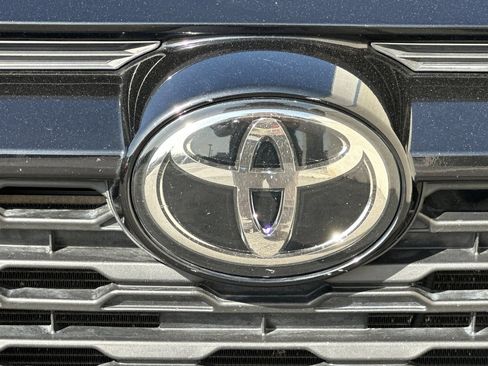 Used 2023 Toyota RAV4 XLE FWD image 38