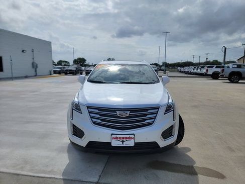 Used 2019 Cadillac XT5 Luxury FWD image 2
