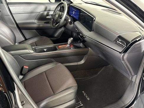 Certified 2025 Nissan Kicks SR FWD image 17