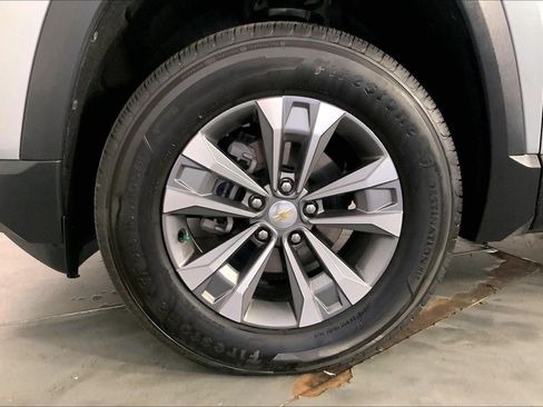 Used 2026 Chevrolet Equinox LT FWD image 9