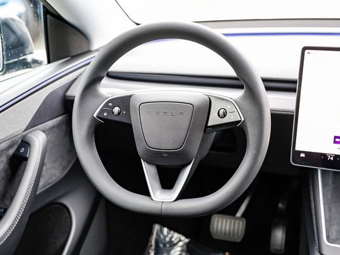 Used 2026 Tesla Model Y Long Range image 13