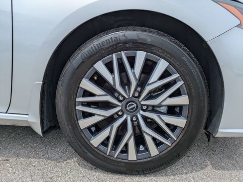 Used 2023 Nissan Altima 2.5 SV w/ SV Premium Package FWD image 10
