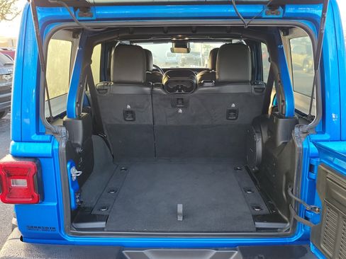 Used 2022 Jeep Wrangler Unlimited Sahara image 12