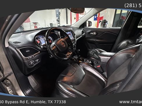 Used 2020 Jeep Cherokee Trailhawk w/ Cold Weather Group AWD/4WD image 14