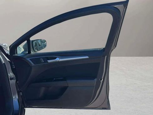 Used 2014 Ford Fusion SE image 22