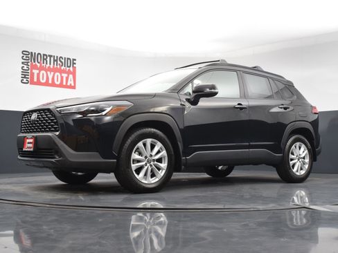 Used 2023 Toyota Corolla Cross LE AWD/4WD image 31