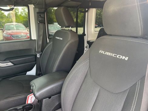 Used 2018 Jeep Wrangler Unlimited Rubicon w/ Cold Weather Group AWD/4WD image 6