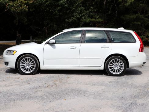 Used 2011 Volvo V50 T5 image 29