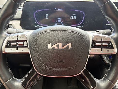 Used 2024 Kia Telluride EX w/ EX Captain's Chair Package AWD/4WD image 11