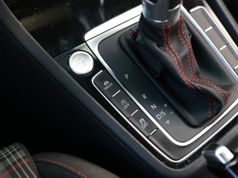 Used 2018 Volkswagen GTI SE FWD image 42