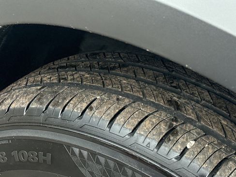 Used 2024 Nissan Pathfinder SL w/ Black Appearance Package image 10