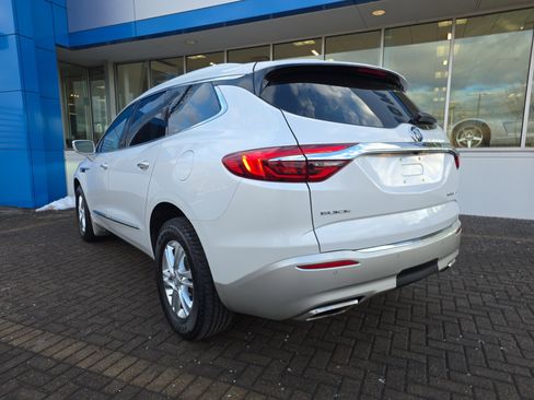 Used 2018 Buick Enclave Essence image 4