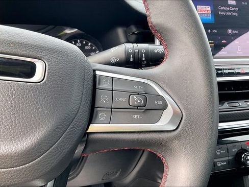Used 2025 Jeep Compass Trailhawk AWD/4WD image 19
