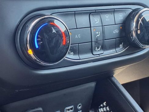 Used 2022 Chevrolet TrailBlazer LT FWD image 5