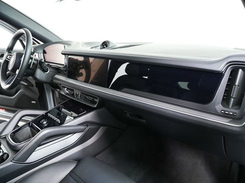 Certified 2026 Porsche Cayenne AWD image 26