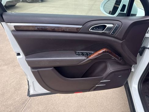 Used 2015 Porsche Cayenne S AWD/4WD image 9