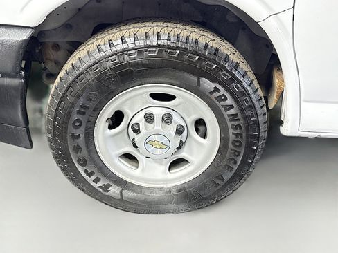 Used 2022 Chevrolet Express 2500 image 31
